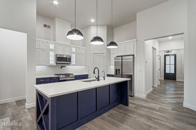 913 Summer Night Avenue, El Paso, TX 79928
