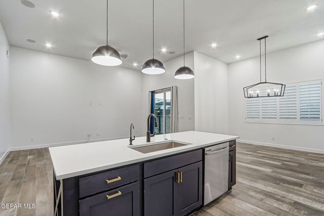 913 Summer Night Avenue, El Paso, TX 79928