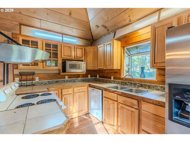 62194 E SALMON St, Brightwood, OR 97011