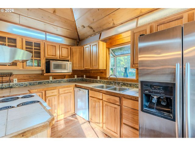 62194 E SALMON St, Brightwood, OR 97011