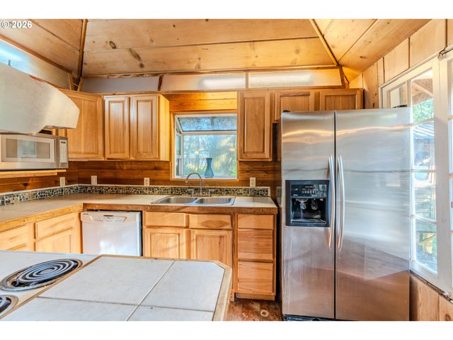 62194 E SALMON St, Brightwood, OR 97011