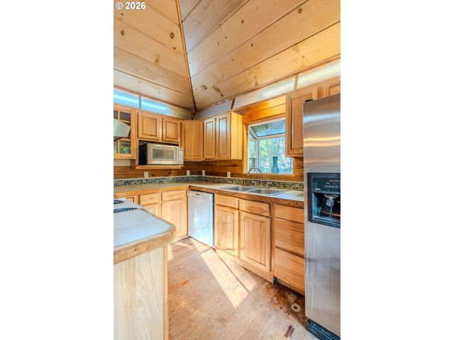 62194 E SALMON St, Brightwood, OR 97011