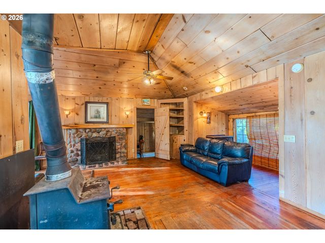 62194 E SALMON St, Brightwood, OR 97011