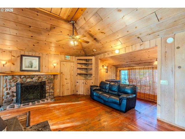 62194 E SALMON St, Brightwood, OR 97011