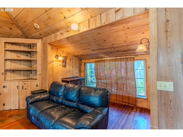 62194 E SALMON St, Brightwood, OR 97011