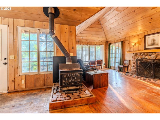 62194 E SALMON St, Brightwood, OR 97011