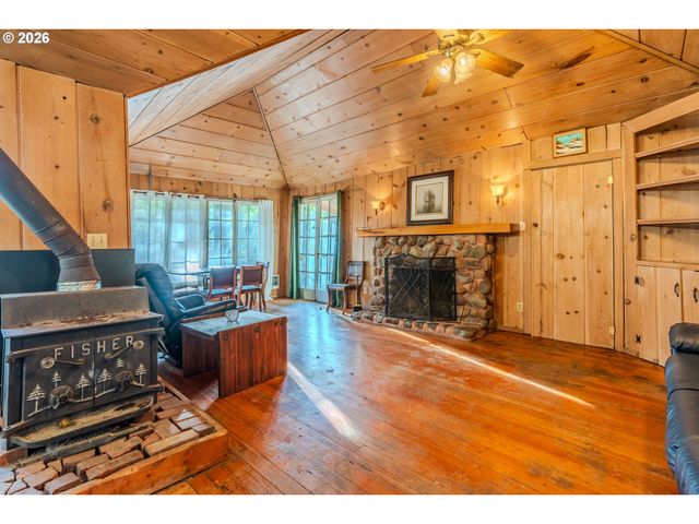 62194 E SALMON St, Brightwood, OR 97011