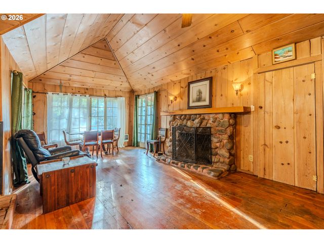 62194 E SALMON St, Brightwood, OR 97011