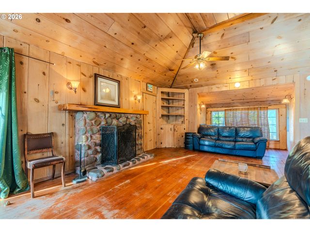 62194 E SALMON St, Brightwood, OR 97011