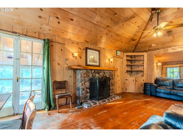 62194 E SALMON St, Brightwood, OR 97011