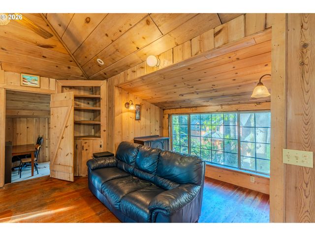 62194 E SALMON St, Brightwood, OR 97011