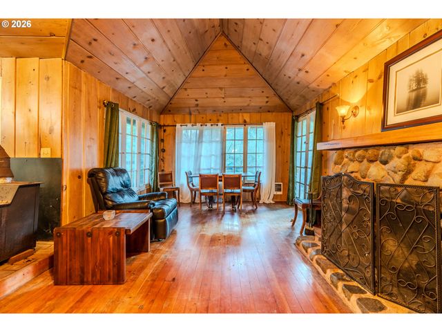 62194 E SALMON St, Brightwood, OR 97011