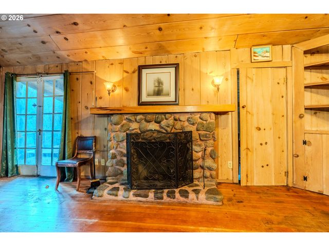 62194 E SALMON St, Brightwood, OR 97011