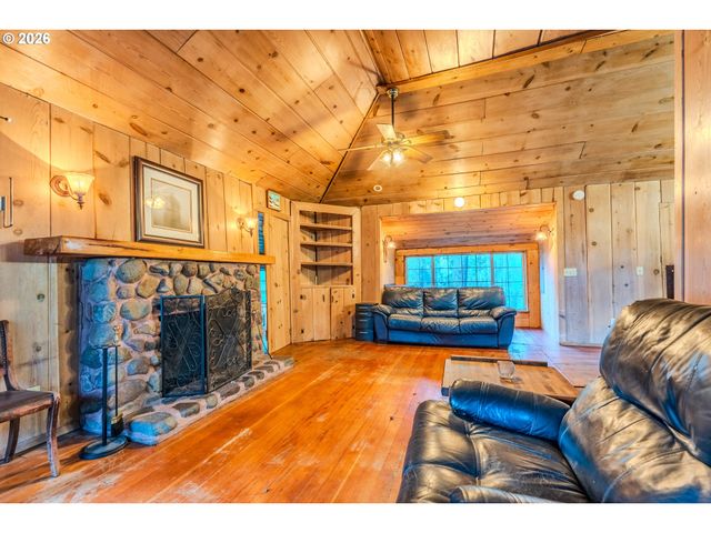 62194 E SALMON St, Brightwood, OR 97011