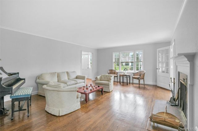11 Beverly Place, Larchmont, NY 10538
