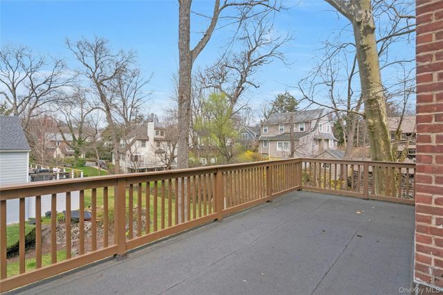11 Beverly Place, Larchmont, NY 10538