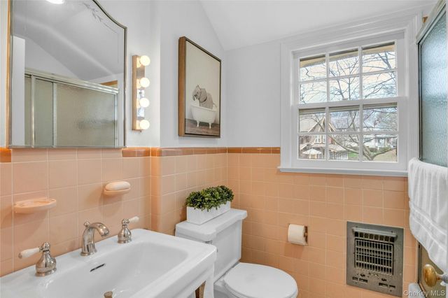 11 Beverly Place, Larchmont, NY 10538
