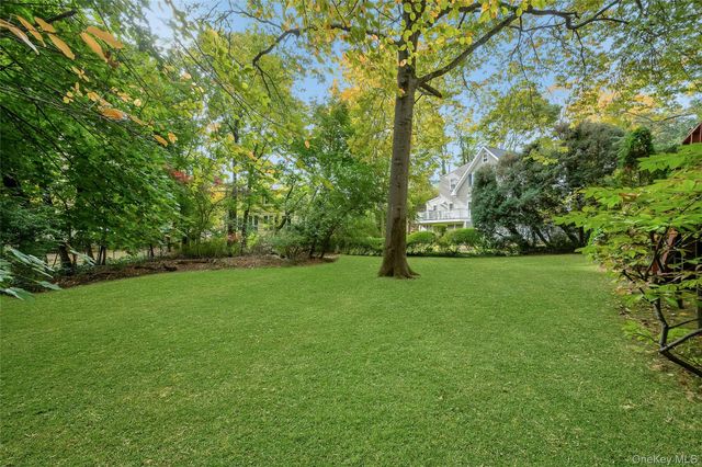 11 Beverly Place, Larchmont, NY 10538