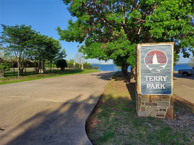 111 Gregory Drive, Heath, TX 75032