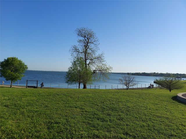 111 Gregory Drive, Heath, TX 75032