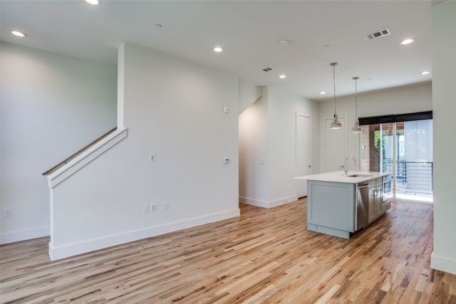 4419 Cabell Drive 203, Dallas, TX 75204