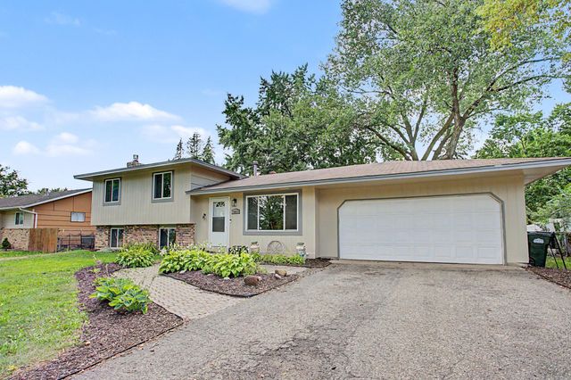 16653 Foliage Avenue W, Rosemount, MN 55068