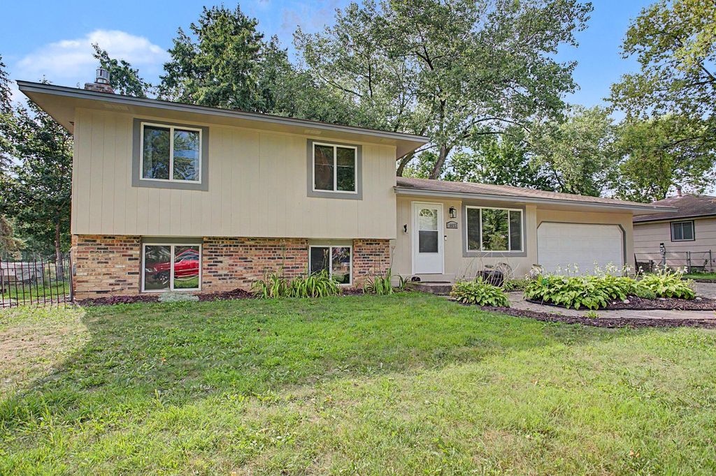 16653 Foliage Avenue W, Rosemount, MN 55068