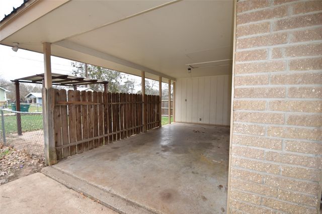608 Wilkes ST, Smithville, TX 78957