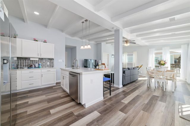 196 Barracuda Street, Bayou Vista, TX 77563