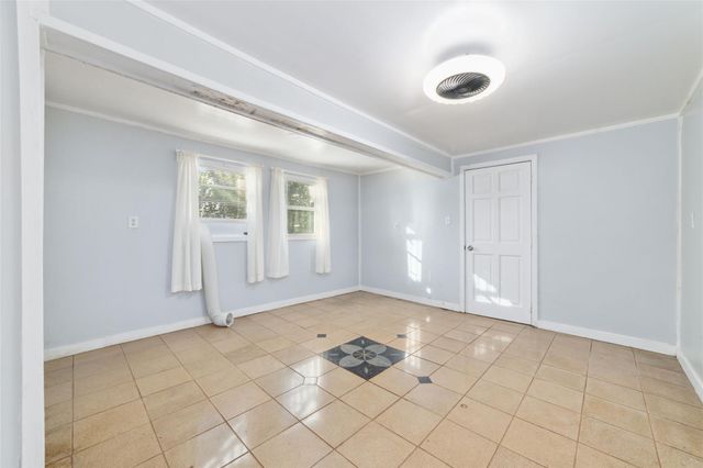 196 Barracuda Street, Bayou Vista, TX 77563