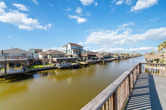 196 Barracuda Street, Bayou Vista, TX 77563