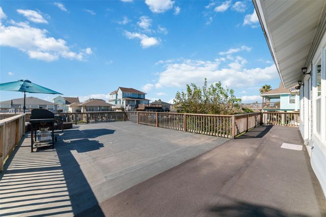 196 Barracuda Street, Bayou Vista, TX 77563