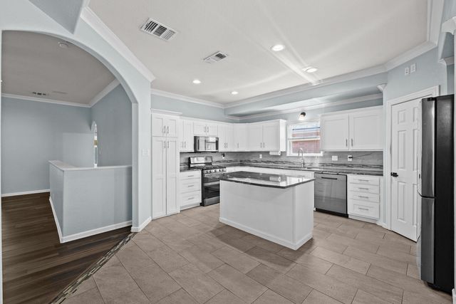 5906 Valencia Avenue, Lubbock, TX 79407