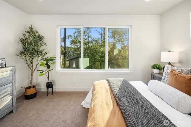 4570 22nd Avenue SW, Seattle, WA 98106