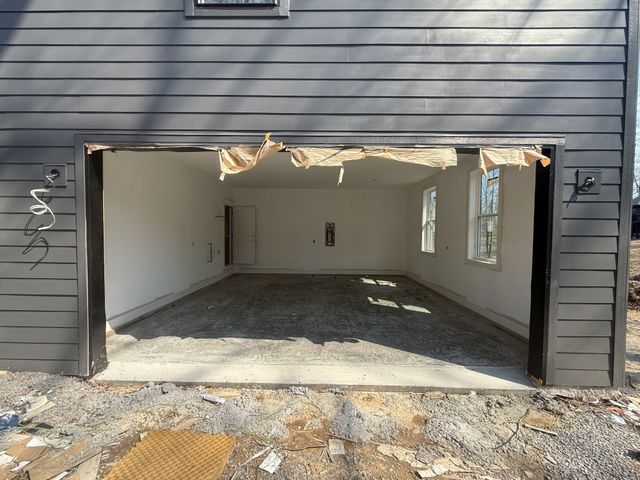 10005 Forest Lane, Bon Aqua, TN 37025