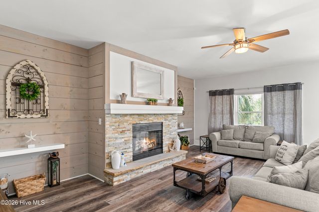 106 Waterway Trail, Hampstead, NC 28443
