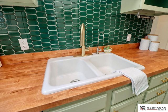 1621 Harrison Avenue, Lincoln, NE 68502