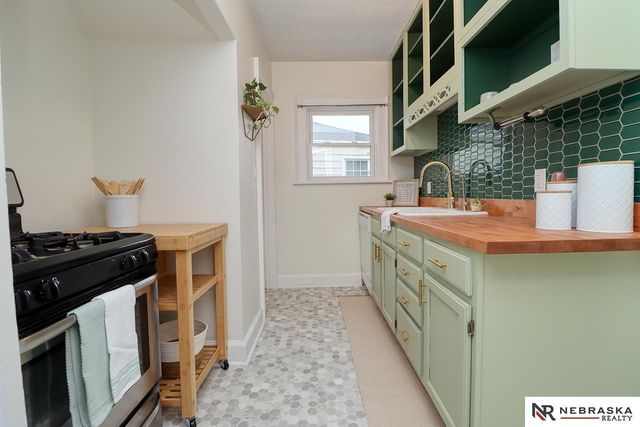 1621 Harrison Avenue, Lincoln, NE 68502