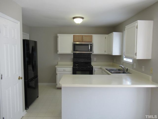 324 Springside Drive, Holly Springs, NC 27540