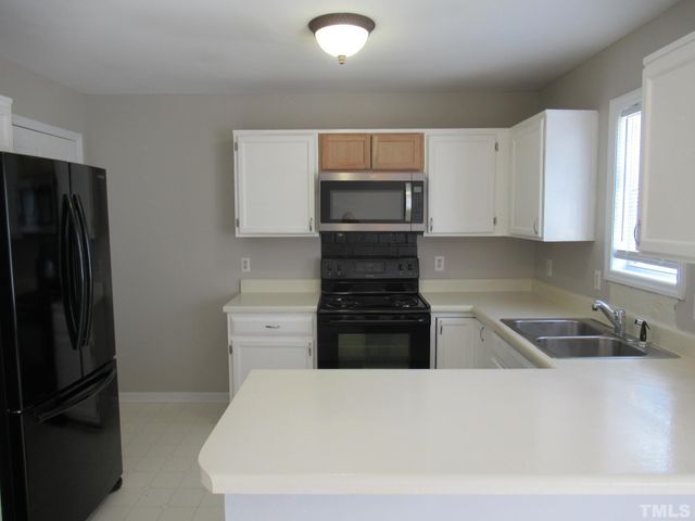 324 Springside Drive, Holly Springs, NC 27540