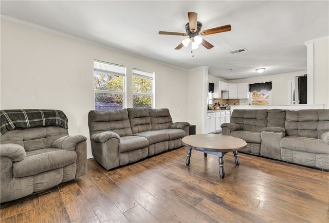 1610 Una Avenue, Bryan, TX 77803