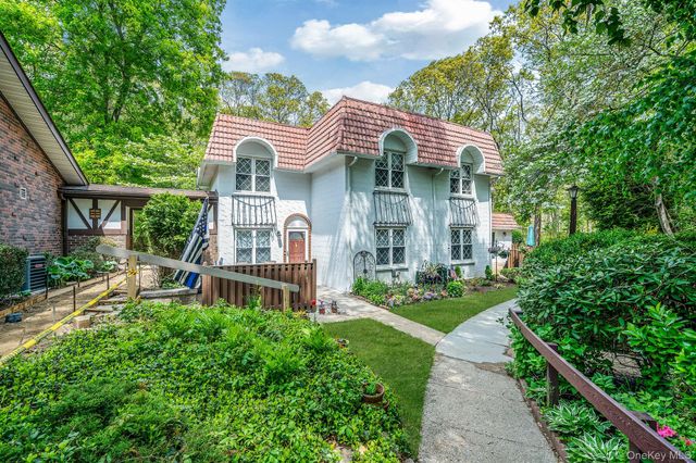 419 Clubhouse Court, Coram, NY 11727