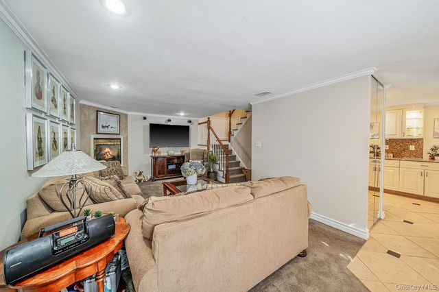 419 Clubhouse Court, Coram, NY 11727