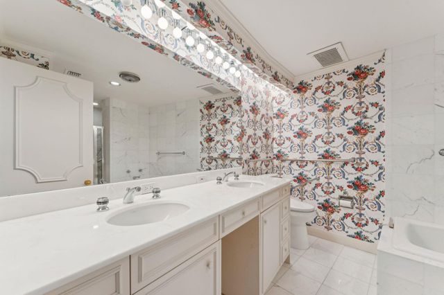 100 Royal Palm Way G5, Palm Beach, FL 33480