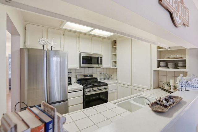 461 Dela Vina Avenue 103, Monterey, CA 93940