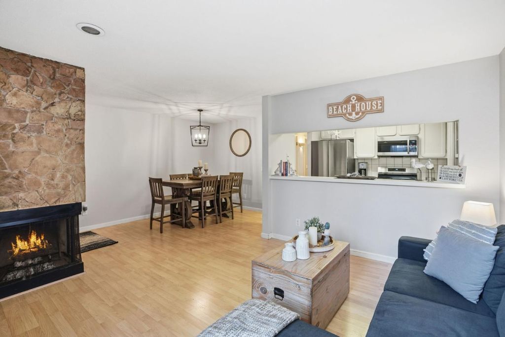 461 Dela Vina Avenue 103, Monterey, CA 93940