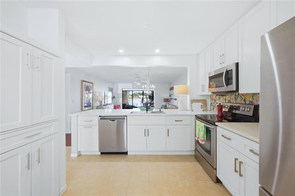 Image 9 of property listing at 307 TIMBERLAKE DRIVE 307, Bradenton, FL 34210