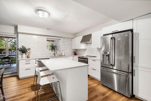 6 St James Place, Chapel Hill, NC 27514