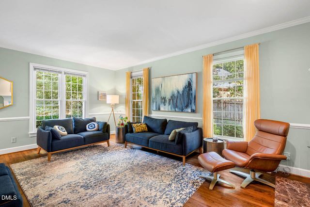 6 St James Place, Chapel Hill, NC 27514