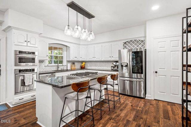 6 St James Place, Chapel Hill, NC 27514